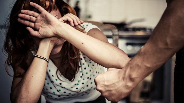 Χρυσοχοΐδης: «Κάθε μήνα έχουμε 450 καταγγελίες γυναικών»