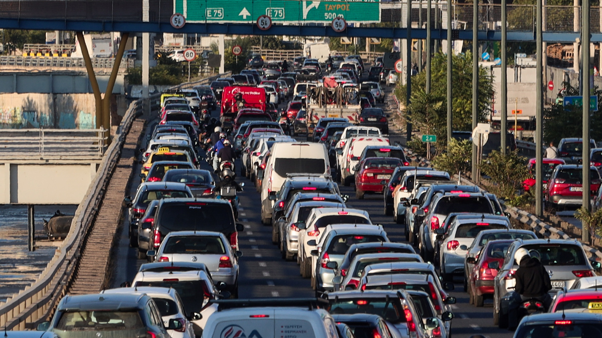 Καραμπόλα 4 οχημάτων στην Αττική Οδό
