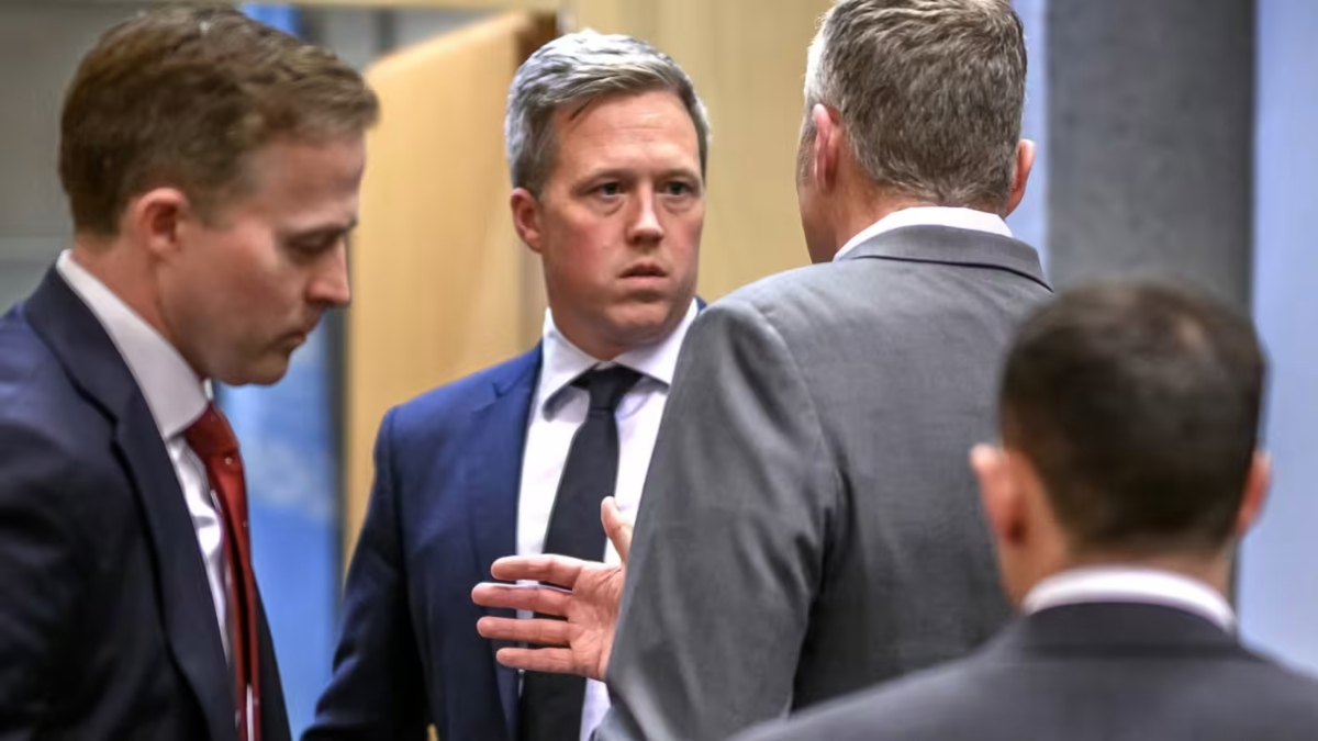 FT: Μυστικές συνομιλίες για το Ουκρανικό στο Άμπου Ντάμπι