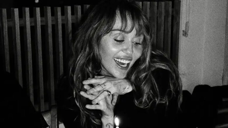 Miley Cyrus: Το μήνυμα των 33 χρόνων – Περισσότερα γέλια και χαρά Miley Cyrus: Το μήνυμα των 33 χρόνων – Περισσότερα γέλια και χαρά