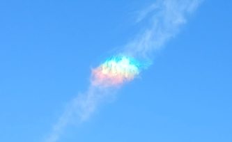 «Ουράνιο τόξο φωτιάς» στον ουρανό της Κρήτης