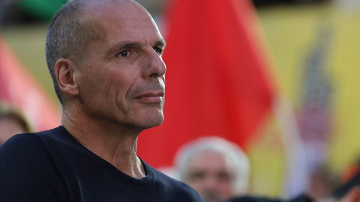 Βαρουφάκης για Τσίπρα: «Παρουσιάζει την ενοχή του ως αφέλεια»