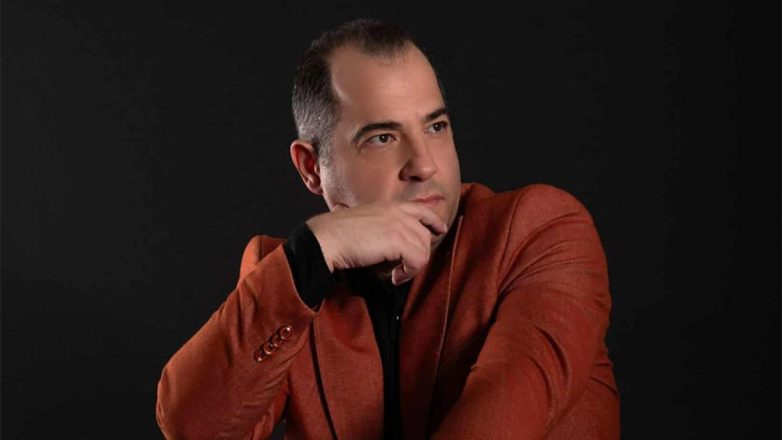 Νίκος Νικολακόπουλος: Mια λαϊκή φωνή που ήρθε για να μείνει Νίκος Νικολακόπουλος: Mια λαϊκή φωνή που ήρθε για να μείνει