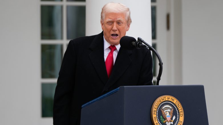 Τραμπ: Αποκάλεσε άσχημη δημοσιογράφο των NY Times λόγω του πρωτοσέλιδου της εφημερίδας