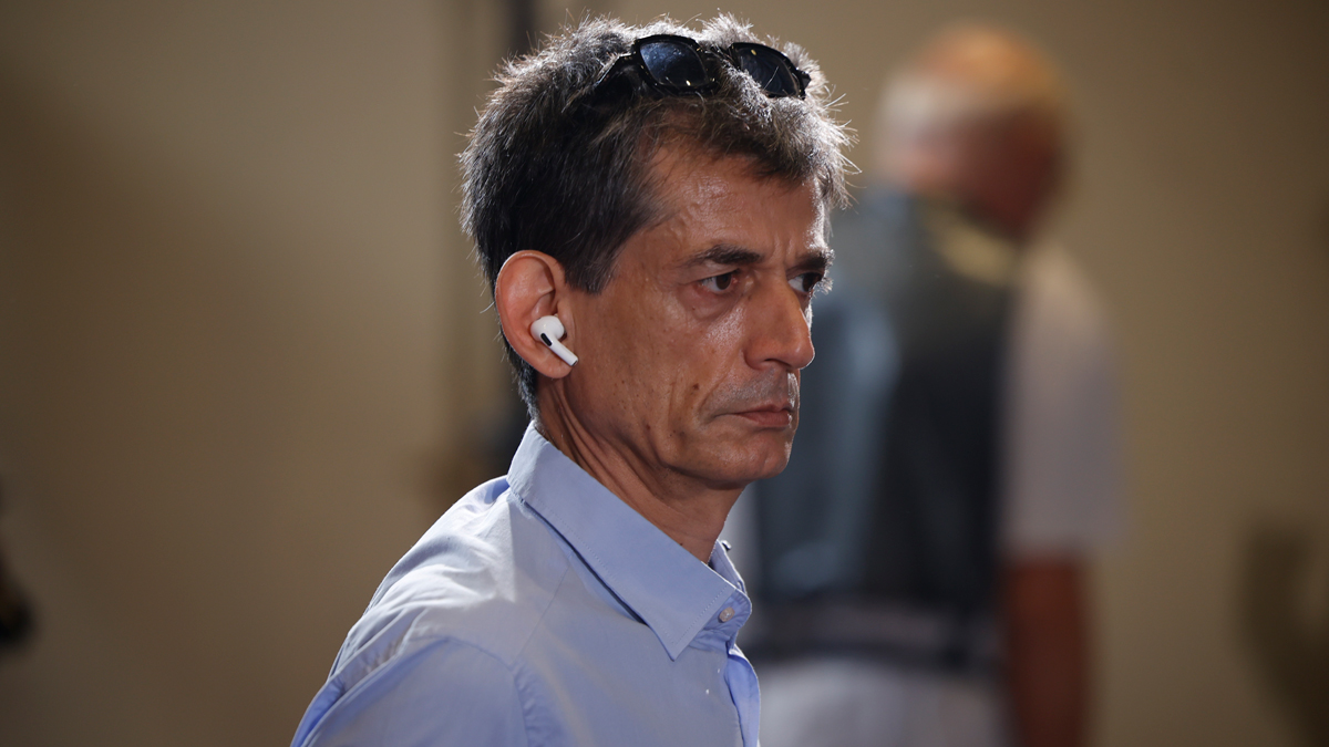 Καρανίκας για Τσίπρα: Ανερμάτιστος τιτλολάτρης – Άχρηστοι και αναχρονιστικοί οι συνεργάτες του