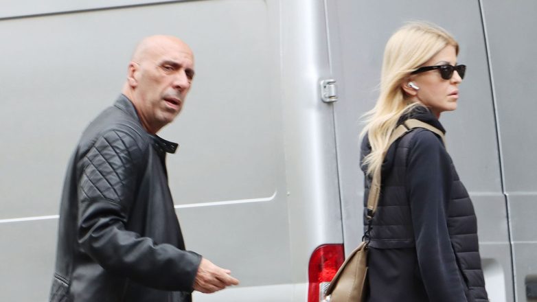 Γιάννης Μπρατάκος-Έλενα Ράπτη: Σπάνια εμφάνιση του ζευγαριού με casual looks στο κέντρο της Αθήνας