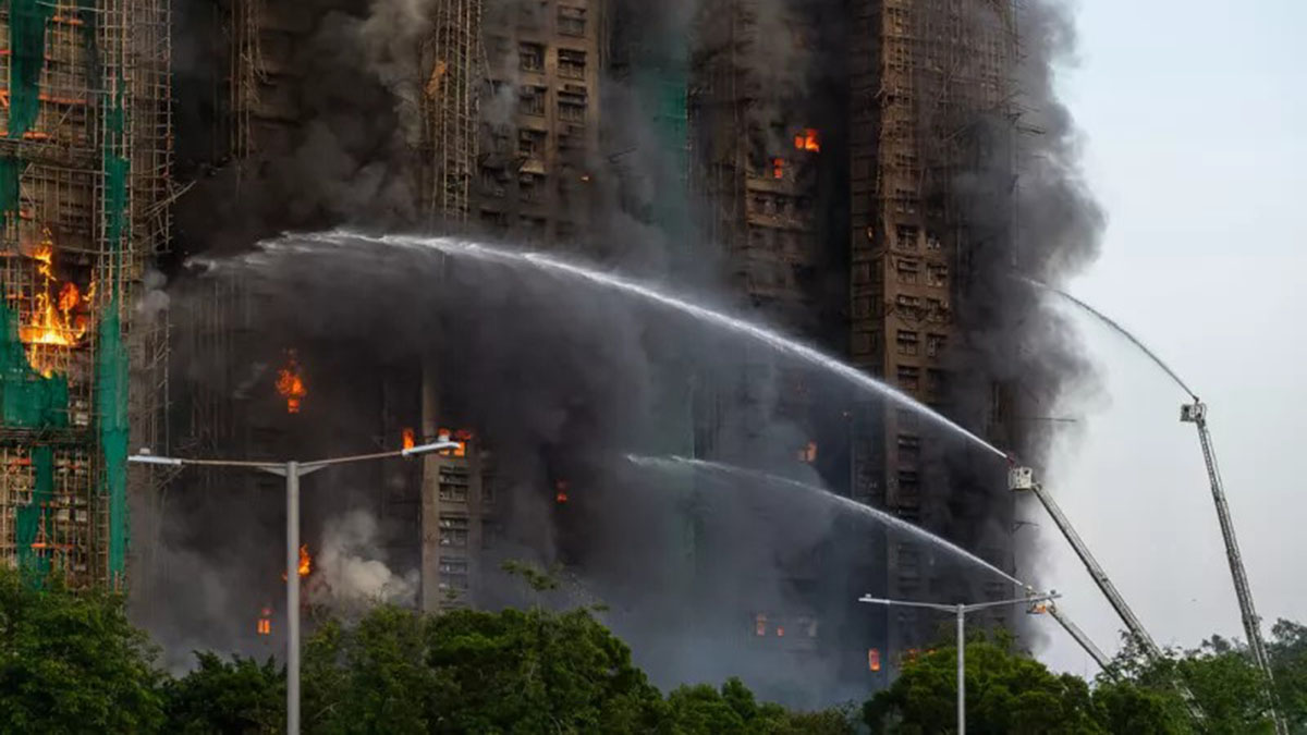 Χονγκ Κονγκ: Live η εξέλιξη της πυρκαγιάς σε ουρανοξύστη με 13 νεκρούς