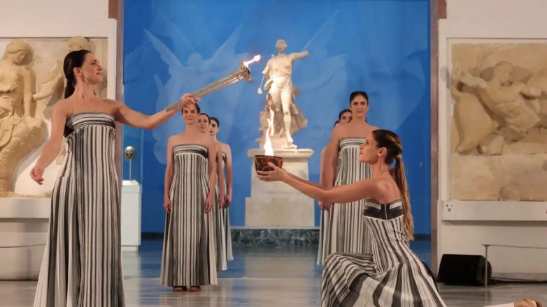 Χειμερινοί Ολυμπιακοί Αγώνες: Άρχισε το ταξίδι της Ολυμπιακής Φλόγας από την Αρχαία Ολυμπία Χειμερινοί Ολυμπιακοί Αγώνες: Άρχισε το ταξίδι της Ολυμπιακής Φλόγας από την Αρχαία Ολυμπία