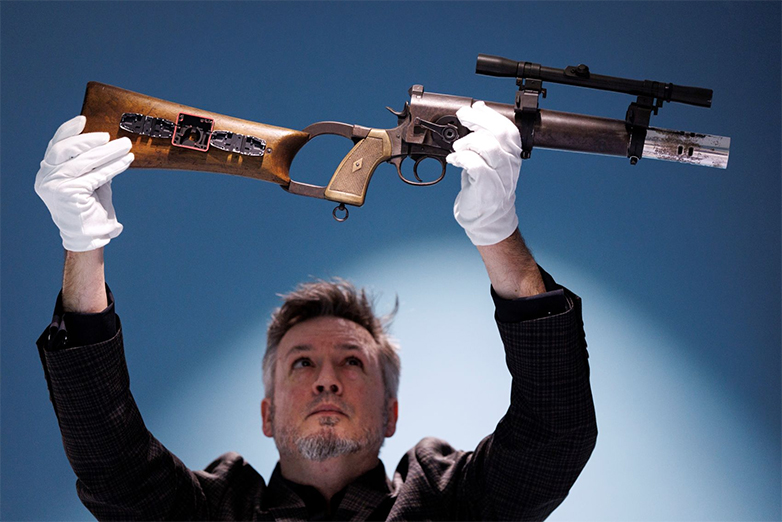 Αναμνηστικά από το «Star Wars», το «Elf» και άλλες ταινίες τίθενται σε δημοπρασία