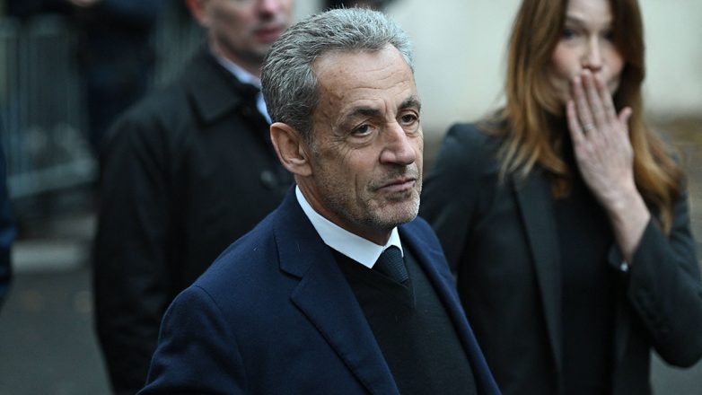 Ο Σαρκοζί έγραψε βιβλίο για τις 20 μέρες που έμεινε φυλακή Ο Σαρκοζί έγραψε βιβλίο για τις 20 μέρες που έμεινε φυλακή