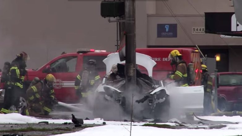 Ακόμη ένας άνθρωπος νεκρός μετά από τροχαίο με Tesla στο οποίο δεν άνοιγαν οι πόρτες (Βίντεο)