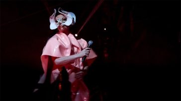 Η Björk γιόρτασε τα γενέθλιά της περιγράφοντας τις αγωγές που κατέθεσε κατά του ισλανδικού κράτους