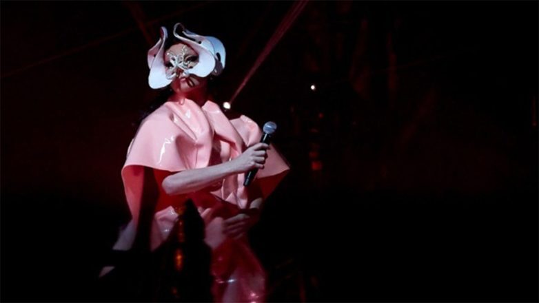 Η Björk γιόρτασε τα γενέθλιά της περιγράφοντας τις αγωγές που κατέθεσε κατά του ισλανδικού κράτους Η Björk γιόρτασε τα γενέθλιά της περιγράφοντας τις αγωγές που κατέθεσε κατά του ισλανδικού κράτους