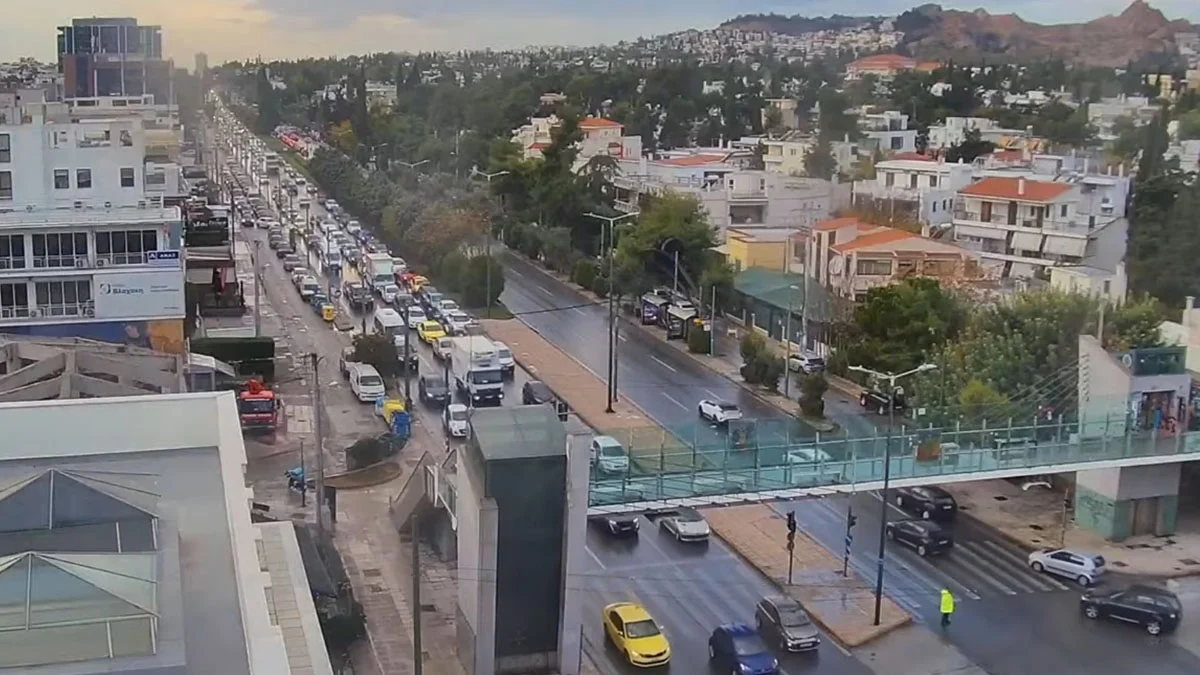 Χάος στους δρόμους έφερε η καταιγίδα στην Αττική