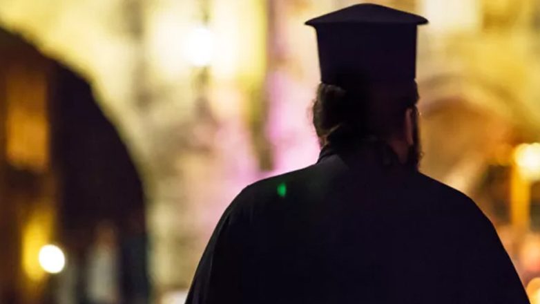 Απαγορεύτηκε η συμμετοχή σε ιεροπραξία στον ιερέα που καταγγέλθηκε για σεξουαλική παρενόχληση