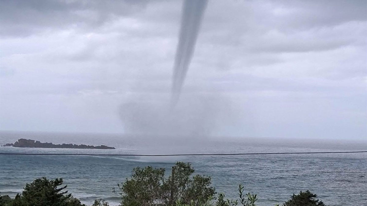 Εντυπωσιακοί υδροστρόβιλοι στο Μαθράκι