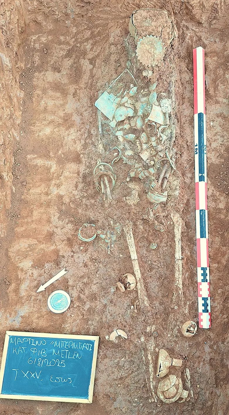 Φθιώτιδα: Στο φως εντυπωσιακές ταφές των αρχαϊκών χρόνων – Η αρχόντισσα με το ανεστραμμένο διάδημα