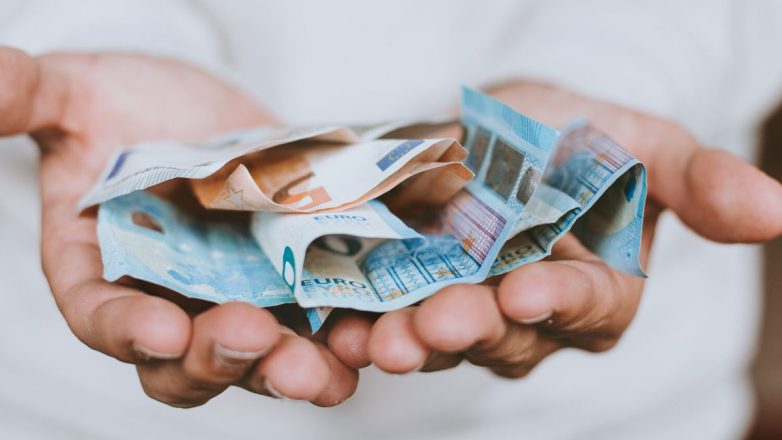 ΕΣΕΕ: Το λιανικό εμπόριο χρειάζεται επιπλέον 750 εκ. ευρώ το Δ’ τρίμηνο για να αντισταθμίσει το υψηλό λειτουργικό κόστος ΕΣΕΕ: Το λιανικό εμπόριο χρειάζεται επιπλέον 750 εκ. ευρώ το Δ’ τρίμηνο για να αντισταθμίσει το υψηλό λειτουργικό κόστος