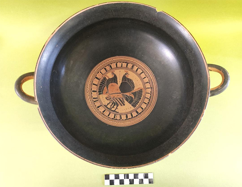 Φθιώτιδα: Στο φως εντυπωσιακές ταφές των αρχαϊκών χρόνων – Η αρχόντισσα με το ανεστραμμένο διάδημα