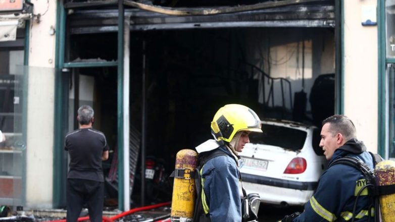 Πέταξαν εμπρηστικό μηχανισμό σε συνεργείο στο Νέο Κόσμο