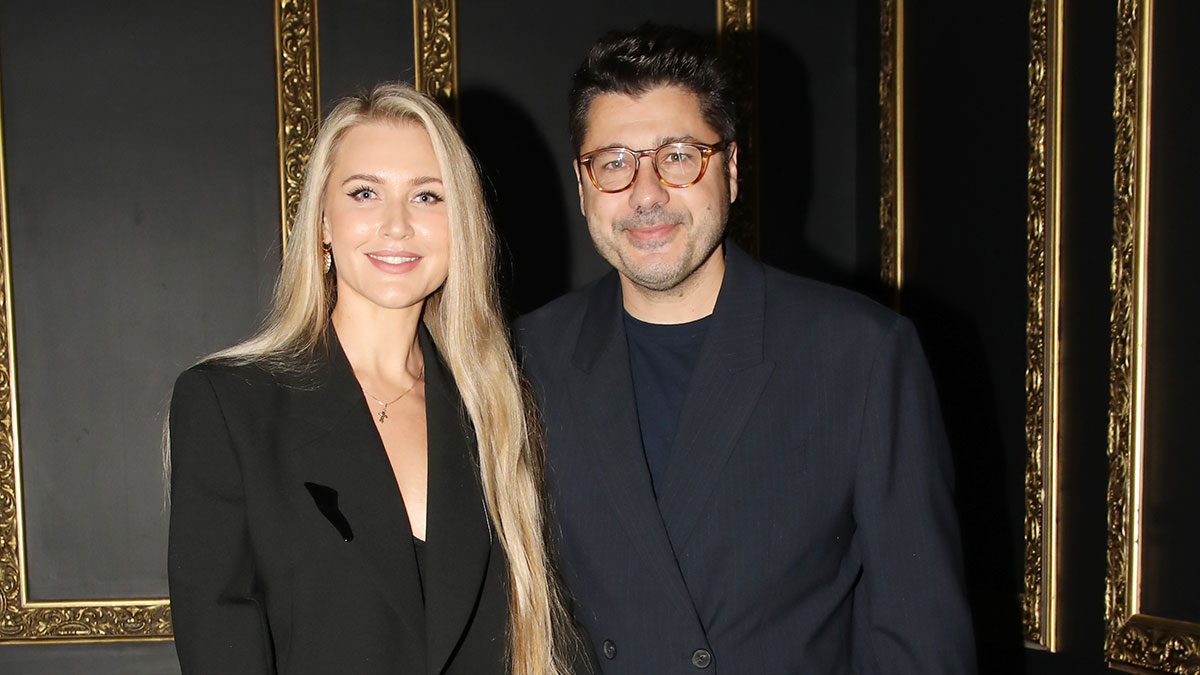 Λάμπρος Κωνσταντάρας: Βραδινή έξοδος με εντυπωσιακή συνοδό στο πλευρό του