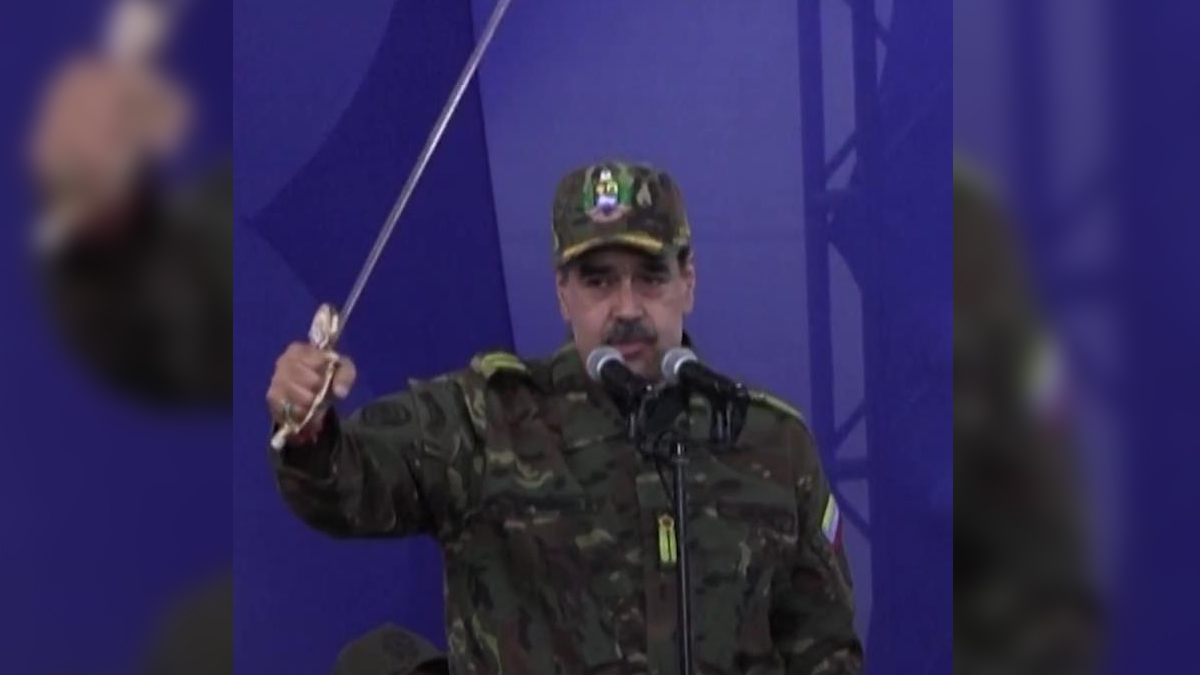 Ο Μαδούρο στέλνει μήνυμα στον Τραμπ υψώνοντας σπαθί