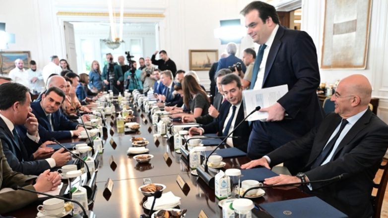 Πολυετής Δημοσιονομικός Προγραμματισμός: Τι προβλέπει για μισθούς, συντάξεις και μείωση του χρέους Πολυετής Δημοσιονομικός Προγραμματισμός: Τι προβλέπει για μισθούς, συντάξεις και μείωση του χρέους