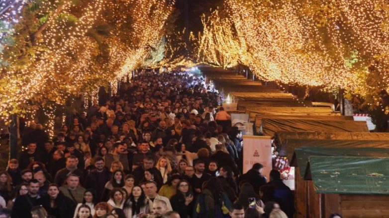 Επιστρέφει ανανεωμένο και αναβαθμισμένο το Χριστουγεννιάτικο Χωριό της Περιφέρειας Αττικής