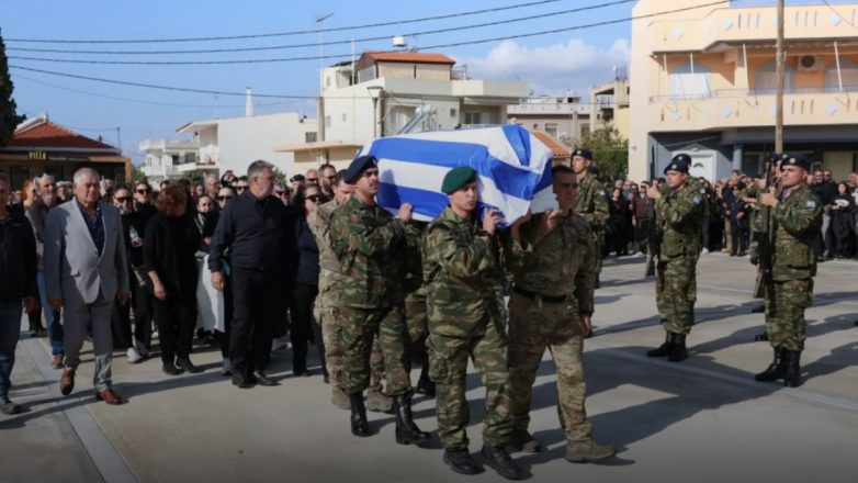 Κρήτη: Σπαρακτικές σκηνές στην κηδεία του 19χρονου Ραφαήλ