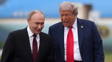 Ο Τραμπ συνομίλησε τηλεφωνικά με τον Πούτιν πριν τη συνάντηση με τον Ζελένσκι