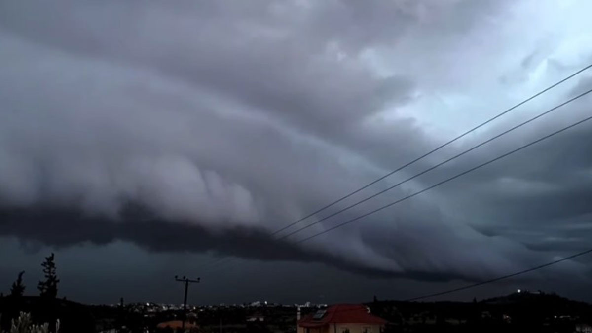 Εντυπωσιακό φαινόμενο «shelf cloud» στην Αττική