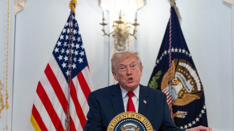 Τραμπ: «Πολύ σύντομα» θα μπουν στο στόχαστρο «διακινητές ναρκωτικών» στο έδαφος της Βενεζουέλας