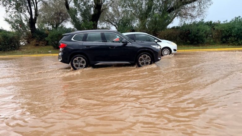 Κακοκαιρία Adel: Γιατί η Αθήνα πλημμύρισε με βροχή μόλις 40 χιλιοστών Κακοκαιρία Adel: Γιατί η Αθήνα πλημμύρισε με βροχή μόλις 40 χιλιοστών