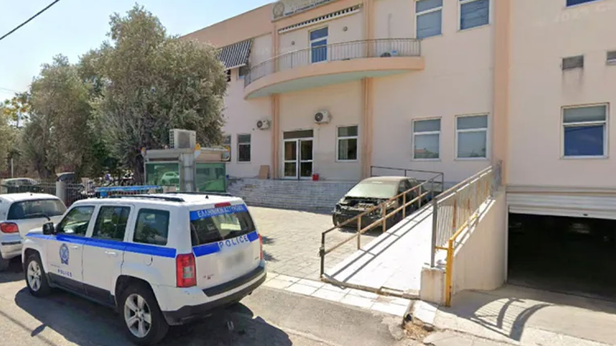 Σοκ: 14χρονη πήγε με νεκρό έμβρυο σε εφημερίδα στην Αστυνομία