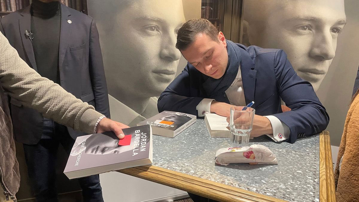 Μπαρντελά: Ένας 74χρονος του πέταξε αυγό στο κεφάλι