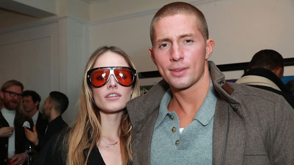 Κωνσταντίνος – Αλέξιος Ντε Γκρες: Σπάνια εμφάνιση με εντυπωσιακή συνοδό σε εικαστική έκθεση στο Λονδίνο