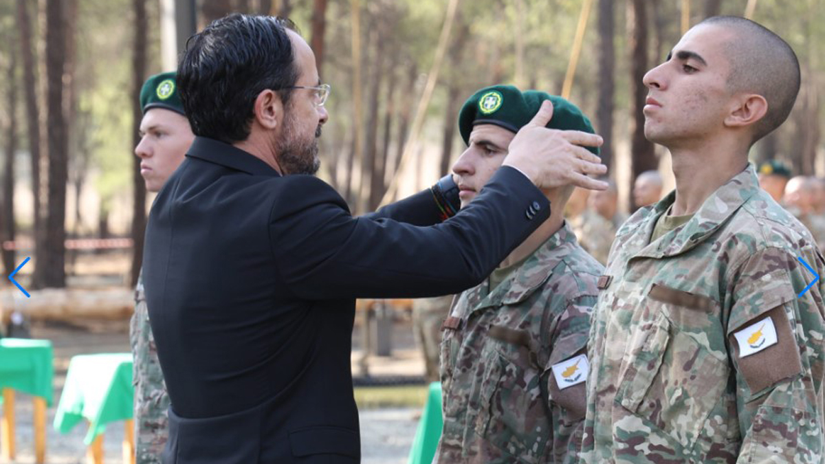 Απονεμήθηκαν τα πράσινα μπερέ στους νέους καταδρομείς της Κύπρου