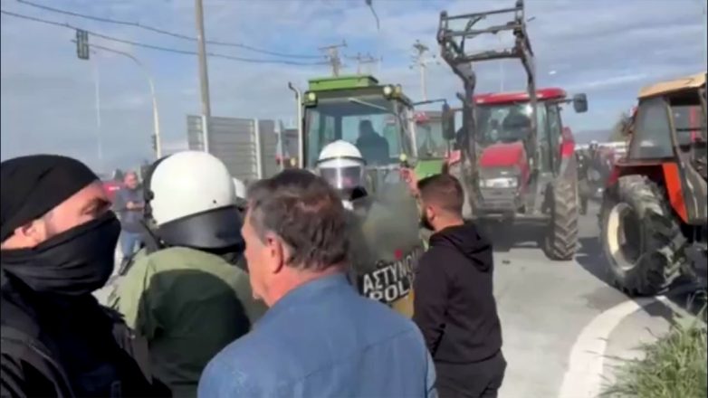 Άγριο ξύλο με τραυματίες στο μπλόκο της Νίκαιας Άγριο ξύλο με τραυματίες στο μπλόκο της Νίκαιας