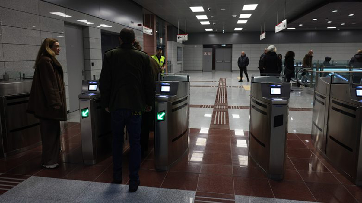 Μπαράζ ελέγχων εισιτηρίων σε λεωφορεία και Μετρό