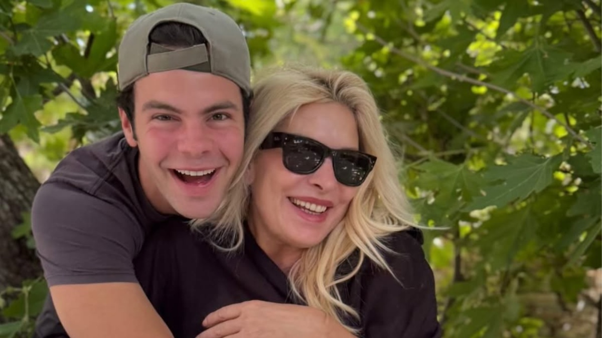 Άγγελος Λάτσιος: Έκλεισε τα 23 – Οι τρυφερές ευχές της Ελένης Μενεγάκη για τα γενέθλιά του με σπάνιο φωτογραφικό υλικό