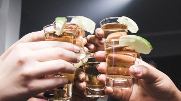 Πάτρα: Ιδιοκτήτρια και υπεύθυνος καταστήματος συνελήφθησαν για πώληση αλκοόλ σε ανήλικους