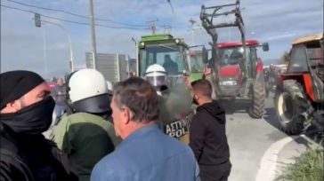 Άγριο ξύλο με τραυματίες στο μπλόκο της Νίκαιας