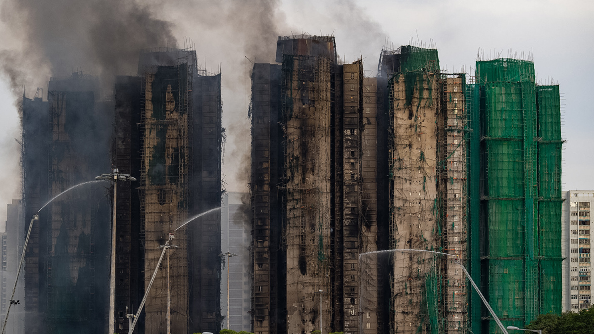 Χονγκ Κονγκ: Συνεχίζονται οι έρευνες στους καμένους ουρανοξύστες