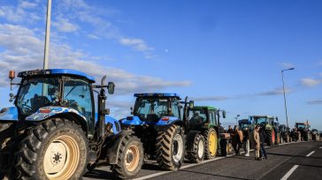 Επεισόδια και συλλήψεις στα μπλόκα των αγροτών