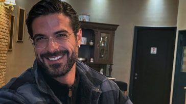 Άρης Μουγκοπέτρος: Η τρυφερή στιγμή με τις κόρες του μπροστά στο χριστουγεννιάτικο δέντρο