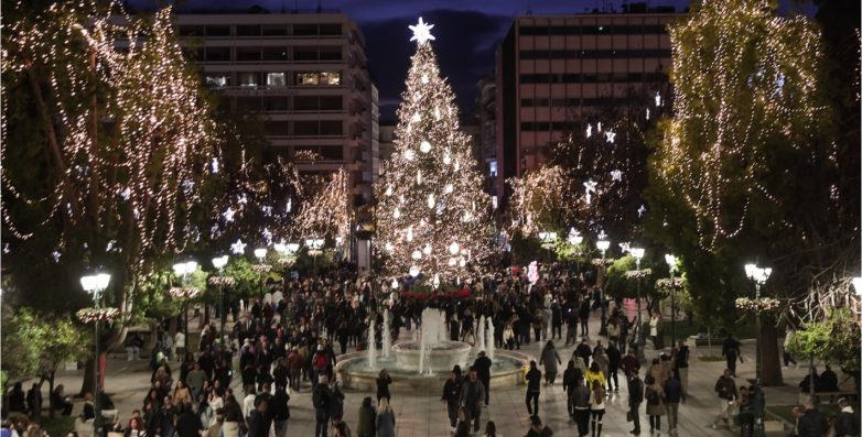 Το Χριστουγεννιάτικο δέντρο στην πλατεία Συντάγματος