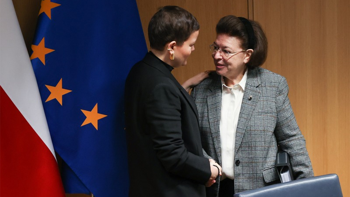 Μενδώνη: «Αδιαπραγμάτευτη η ελευθερία της τέχνης»