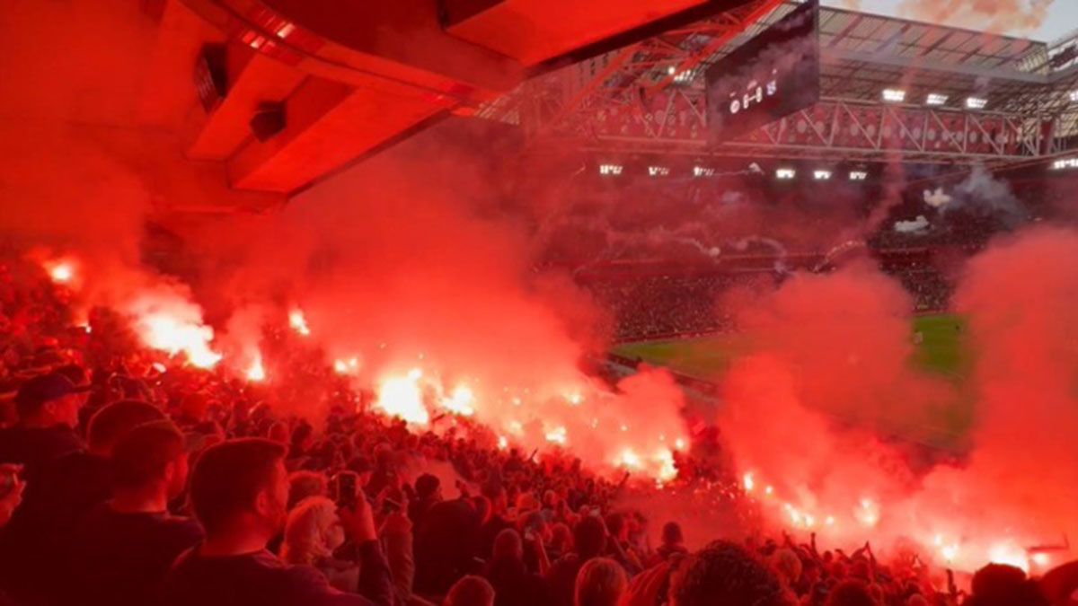 Διακόπηκε το Άγιαξ-Γκρόνινγκεν λόγω καπνογόνων – Δείτε βίντεο