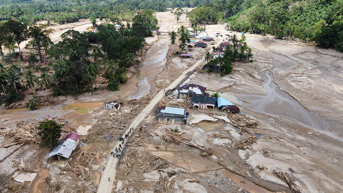 Σχεδόν 800 άνθρωποι πέθαναν από την τροπική καταιγίδα που σάρωσε τη Νοτιοανατολική Ασία