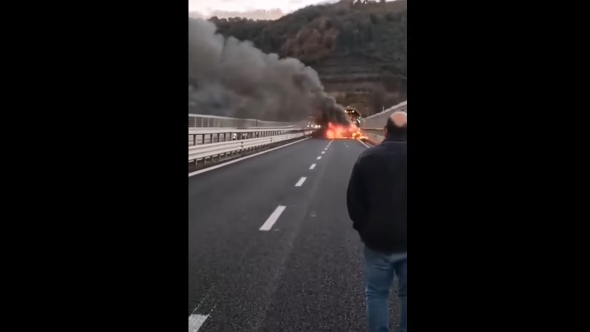 Ιταλία: Ληστεία μαμούθ με βροχή πυροβολισμών σε χρηματαποστολή και καμένα αυτοκίνητα